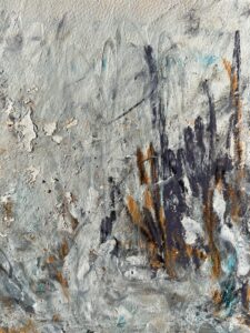 Weiße Acrylfarbe, Buntstifte und Graphit auf Papier